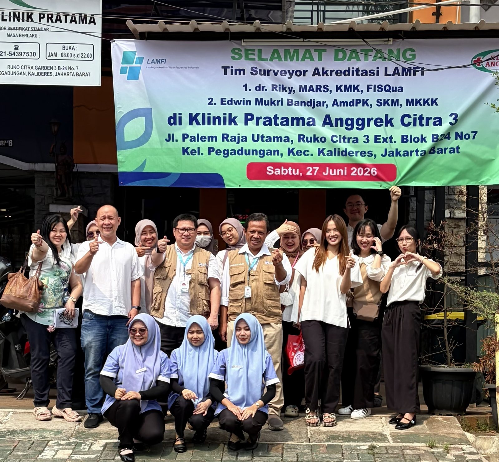 Tim Klinik Pratama Anggrek Citra 3 bersama Tim Surveyor LAMFI